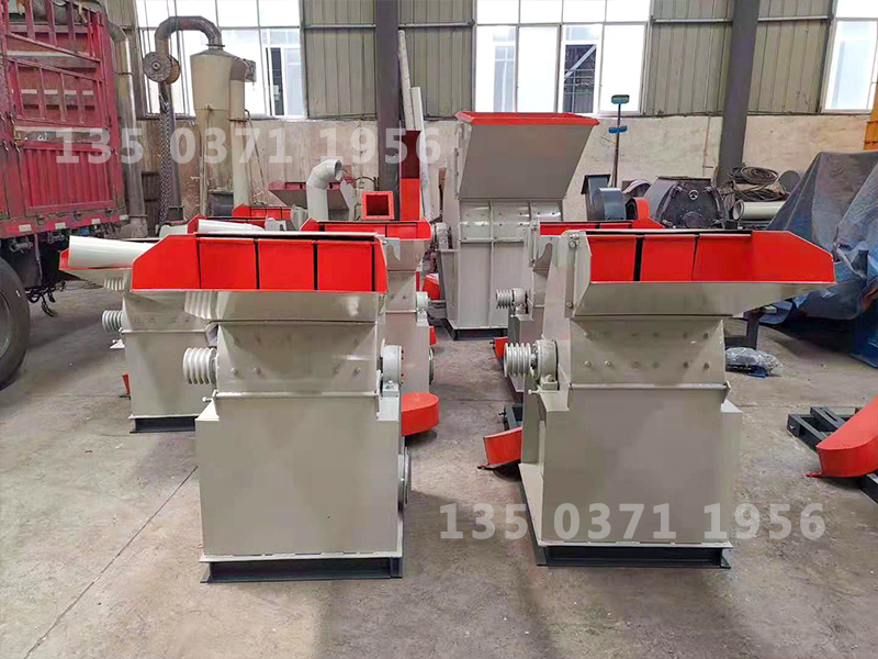 市政公司引進樹枝粉碎機解決堆積樹枝的問題